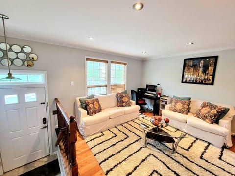 Awesome Home in suburb Washington DC near Airport with WiFi and Parking Condo in Herndon