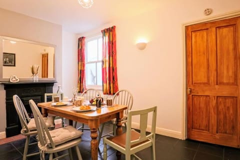 Cute Cottage 5 min walk from Cafés Station and Sea House in Hastings