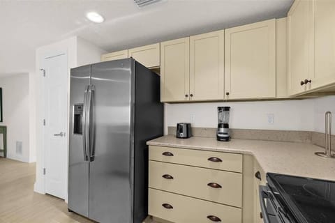 dishwasher, minibar, pet friendly, stove, kitchen