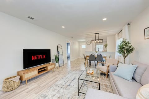 TV and multimedia, Living room, Seating area