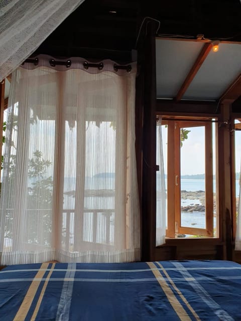 Natural landscape, Photo of the whole room, Bedroom, Lake view