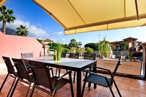 Day, View (from property/room), Balcony/Terrace, Balcony/Terrace, Dining area