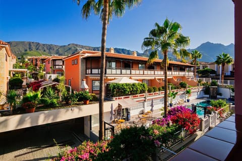 Property building, Day, Neighbourhood, Natural landscape, Mountain view, Pool view, Swimming pool