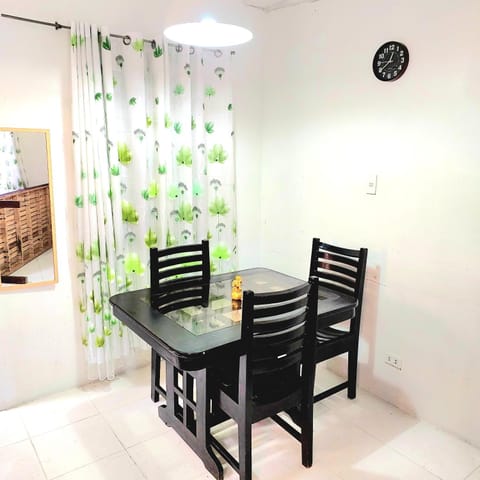 GENSAN TRANSIENT HOUSE AT CAMELLA HOMES 2-STOREY Bed and Breakfast in Davao Region