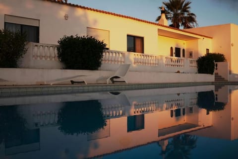 Property building, Day, Pool view, Swimming pool, Sunrise, sunbed