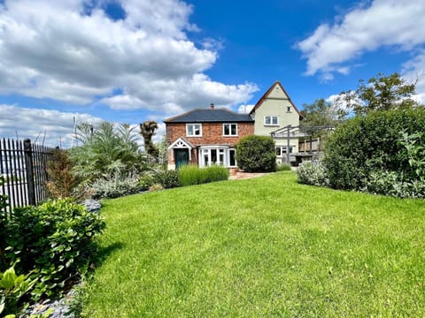 Property building, Day, Garden, Garden view