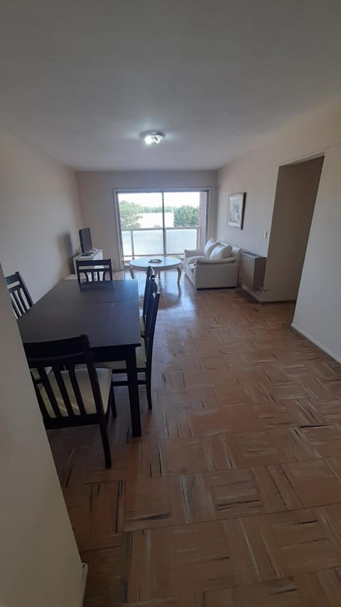 Alquilo departamento (termporario) para 6 personas en pleno centro Apartment in Necochea