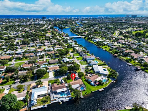 Nearby landmark, Natural landscape, Bird's eye view, Garden, Lake view, River view, Sea view