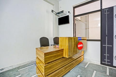 Super OYO Flagship Satguru Inn Hotel in Noida