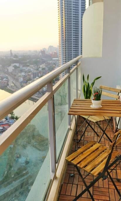 A2J 1BR Luxury River View Suite Near Rockwell Mall Apartamento in Mandaluyong