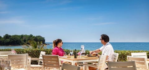 Restaurant/places to eat, Lounge or bar, Sea view, Entertainment