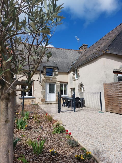 Patio, Day, Garden view
