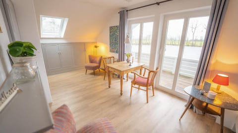 Balcony/Terrace, Living room, Dining area, Lake view