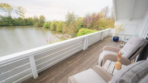 Balcony/Terrace, Autumn, Garden view, Lake view