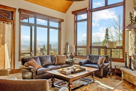 Beautiful Colorado Oasis, Platinum Perfection for your next Mountain Getaway! home House in Silverthorne