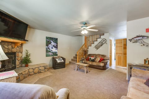 Stunning Red River Retreat Next to Ski Lift! Condominio in Red River
