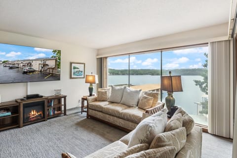 Pelican Bay Getaway Apartment in Lake of the Ozarks