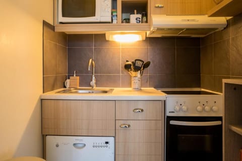 Bathroom, oven, kitchen