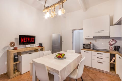 TV and multimedia, Kitchen or kitchenette, Dining area, minibar, pet friendly, stove