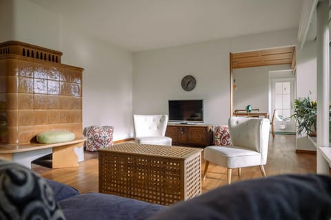 Communal lounge/ TV room, Living room, Seating area, Bedroom