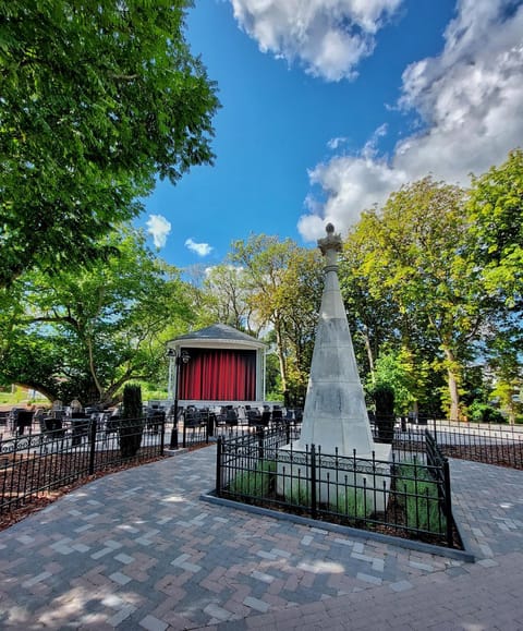 Nearby landmark, Garden, Landmark view