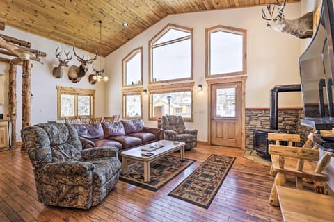 Cozy Grand Lake Home with Views and Gas Grill! House in Rocky Mountain National Park