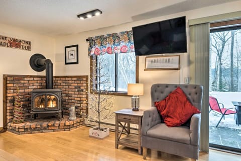 Cozy Hartford Escape with Fire Pit, Near Golfing! House in Quechee