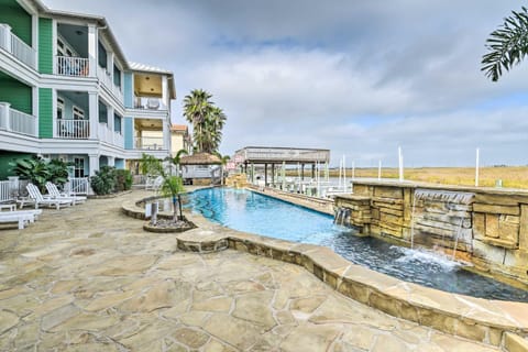 Corpus Christi Townhome - Near Beach! House in North Padre Island