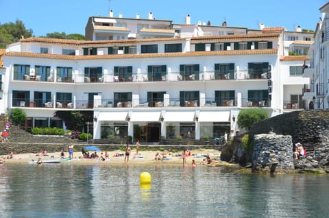 Property building, Facade/entrance, Beach