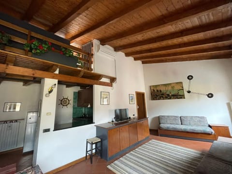 Wonderful apartment to enjoy your confort and relax in a magic surroundings of the Garda Lake Apartment in Salo