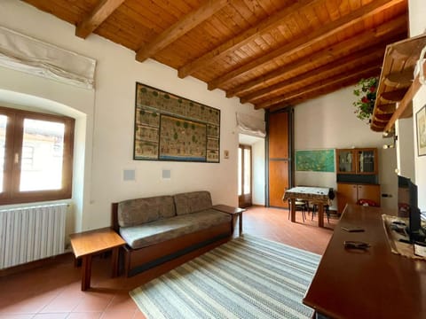 Wonderful apartment to enjoy your confort and relax in a magic surroundings of the Garda Lake Apartment in Salo