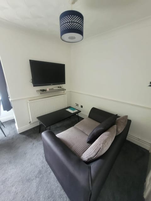 Lovely City Studio near Station. Off Road Parking. Apartment in Norwich