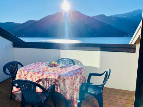 View (from property/room), Balcony/Terrace, Dining area, Mountain view