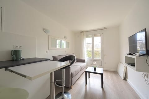 Studio Cosy 2 min Gare - 10 min Appartamento in Bussy-Saint-Georges