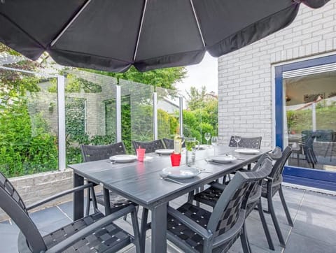 Spring, Day, Garden, Balcony/Terrace, Dining area