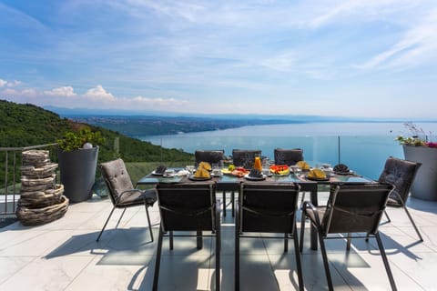 Balcony/Terrace, Balcony/Terrace, Seating area, Dining area, Mountain view, Sea view