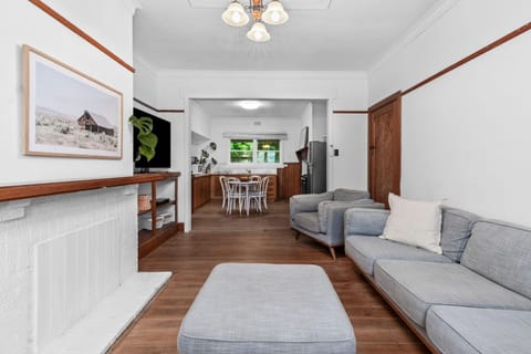 Charming Cottage Escape - Pet friendly! Haus in Geelong West