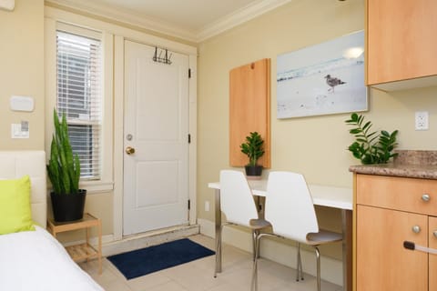 Oakridge Cozy Guesthouse House in Vancouver