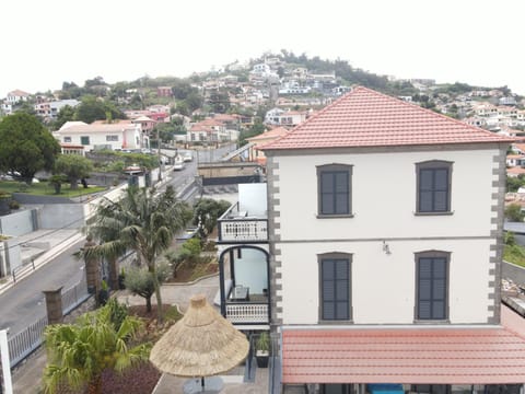 Property building, Bird's eye view, Street view, Location