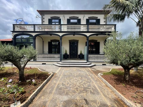 Property building, Facade/entrance, Garden