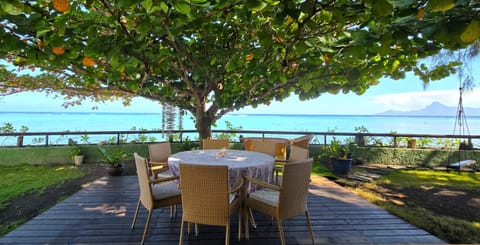 Villa Coco Lagoon House in Tahiti