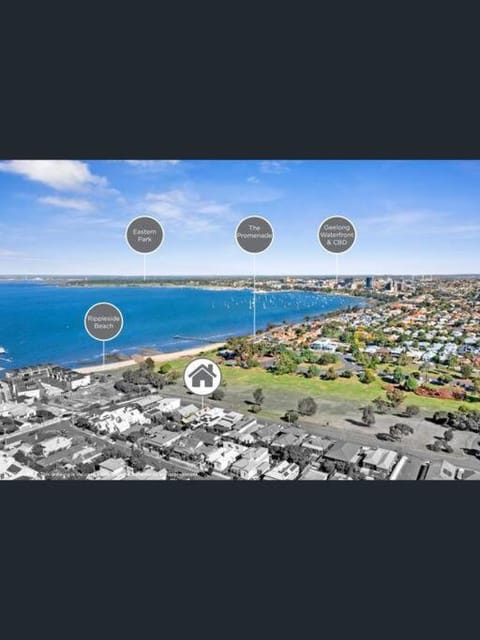 Beach view Rippleside Cottage Condo in Geelong