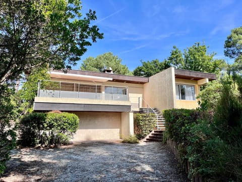 Facade/entrance, Balcony/Terrace, Garden view