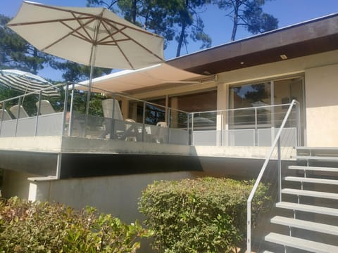 Facade/entrance, Balcony/Terrace