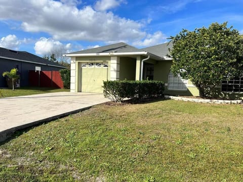 Security Convenience & Luxury House in Poinciana