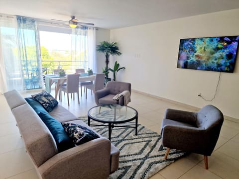 OASIS Penthouse with private garden & shared pool Condo in Simpson Bay