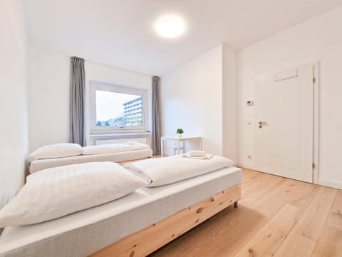 RAJ Living - City Apartments with 1 or 2 Rooms - 15 Min to Messe DUS and Old Town DUS Condo in Neuss