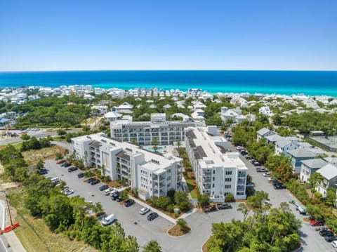 Property building, Day, Neighbourhood, Natural landscape, Bird's eye view, Beach, City view, Sea view, Street view, Location, Parking