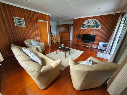 Loverly 3 Bedroom rental pool outdoor area Apartment in Suva