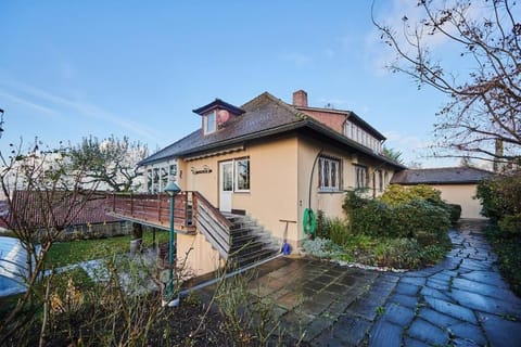 Property building, Day, Garden, Garden, Garden view